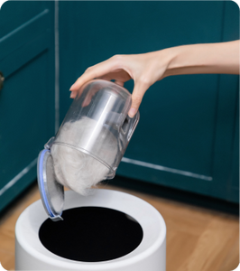 Quickly and easily discard all pet hair collected in the 1L vacuum container.